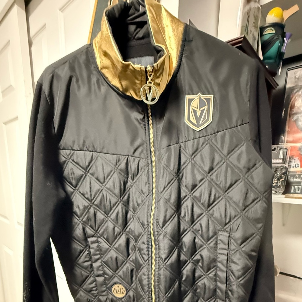 VEGAS GOLDEN KNIGHTS Black and Gold Puffer Jacket